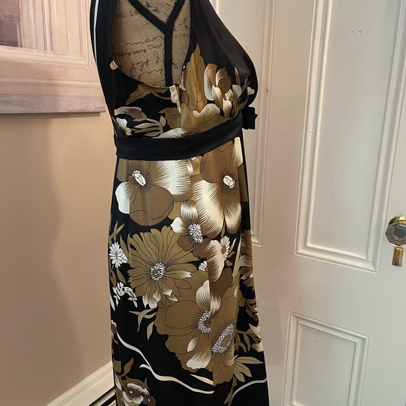 Silk knee-length cocktail dress. Mint condition. Purchased at boutique in Italy - Picture 4 of 6